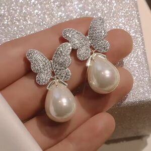 Vintage Butterfly Pearl Timeless Earrings